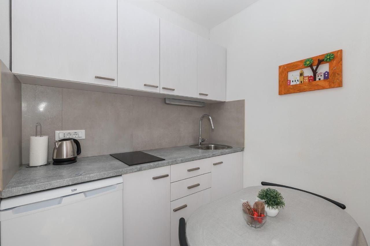 Apartment M&J Supetar Exterior photo