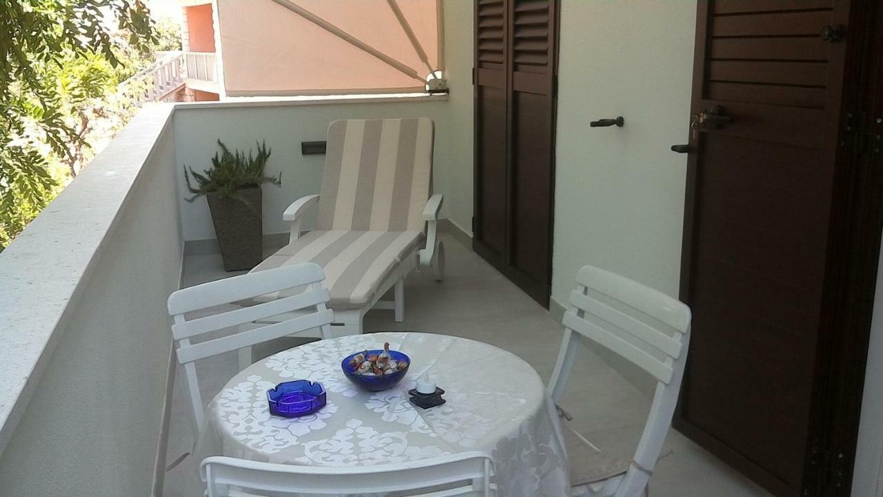 Apartment M&J Supetar Exterior photo