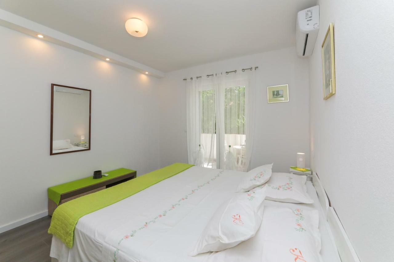 Apartment M&J Supetar Exterior photo